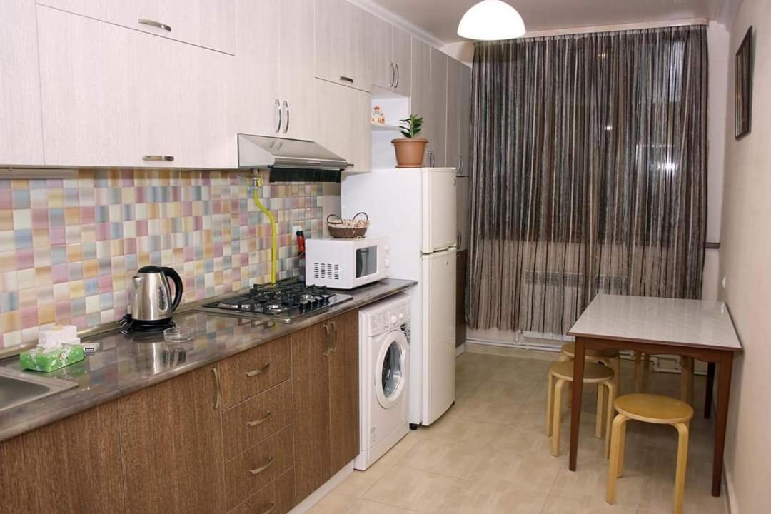 Centralhome Jerevan Exteriör bild