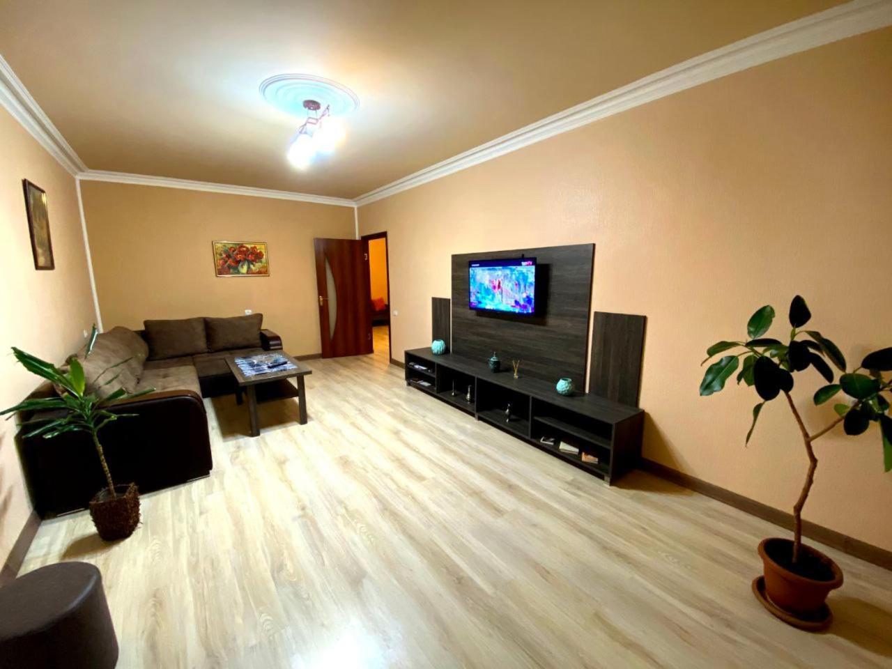 Centralhome Jerevan Exteriör bild